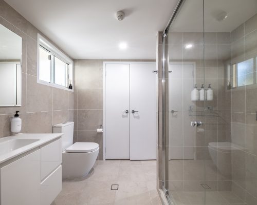 U18 bathroom resized 2000 x 1334